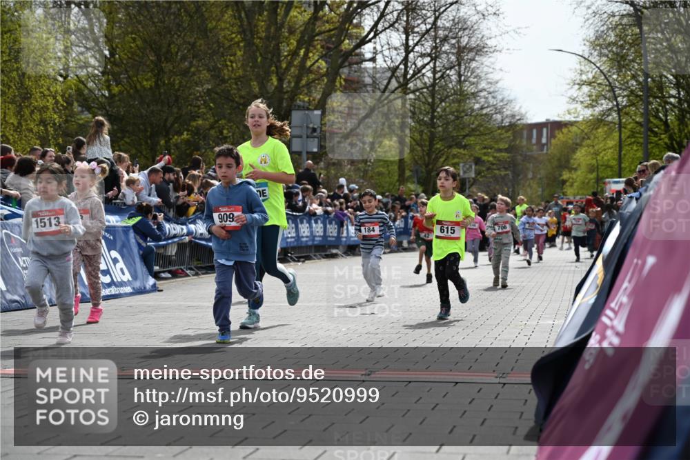 12.04.2026 - 45. Internationalen Wilhelmsburger Insellauf J. Mangold http://msf.ph/oto/9520999 12.04.2026 14:10:29 Ziel 218, 203, 633, 963, 1513, 909, 708, 615, 184, 187 meine-sportfotos.de