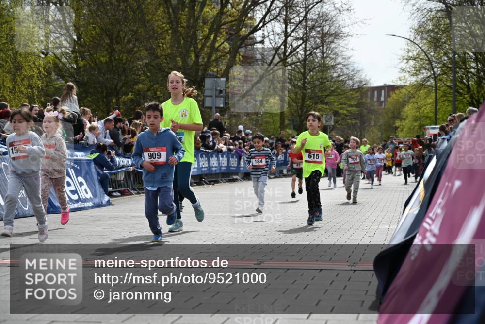 12.04.2026 - 45. Internationalen Wilhelmsburger Insellauf J. Mangold http://msf.ph/oto/9521000 12.04.2026 14:10:29 Ziel 218, 203, 633, 963, 1513, 909, 708, 615, 184, 187 meine-sportfotos.de