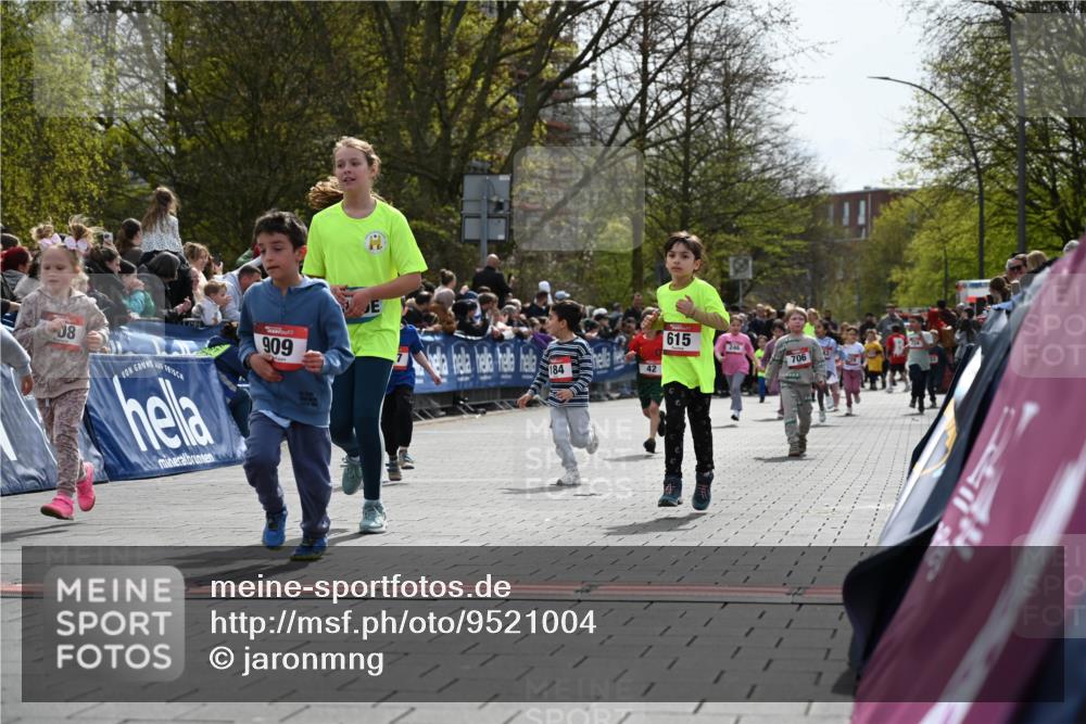 12.04.2026 - 45. Internationalen Wilhelmsburger Insellauf J. Mangold http://msf.ph/oto/9521004 12.04.2026 14:10:30 Ziel 633, 963, 1513, 909, 708, 615, 184, 187, 42, 706, 246 meine-sportfotos.de