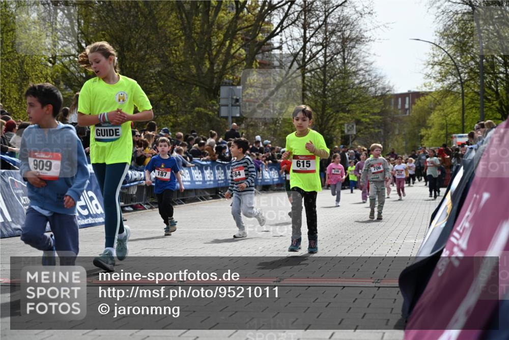 12.04.2026 - 45. Internationalen Wilhelmsburger Insellauf J. Mangold http://msf.ph/oto/9521011 12.04.2026 14:10:30 Ziel 633, 963, 1513, 909, 708, 615, 184, 187, 42, 706, 246 meine-sportfotos.de