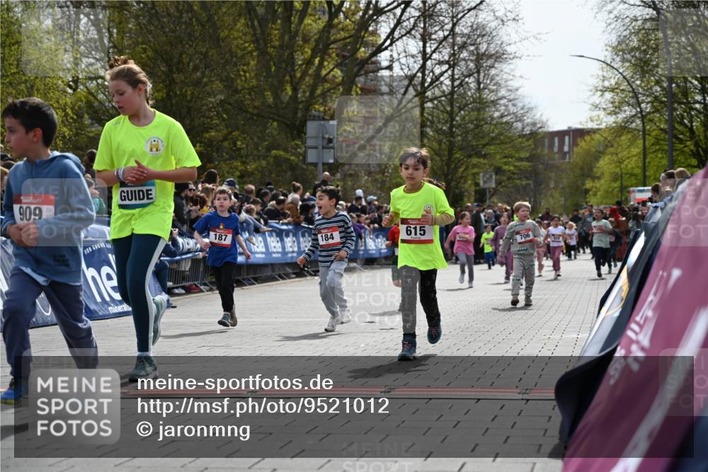 12.04.2026 - 45. Internationalen Wilhelmsburger Insellauf J. Mangold http://msf.ph/oto/9521012 12.04.2026 14:10:30 Ziel 633, 963, 1513, 909, 708, 615, 184, 187, 42, 706, 246 meine-sportfotos.de