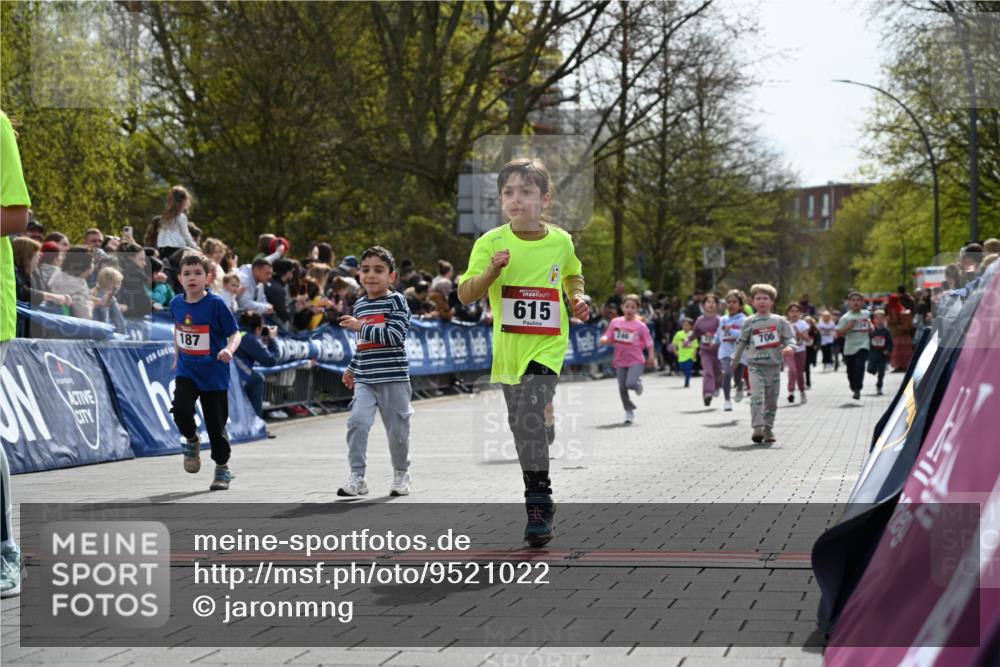 12.04.2026 - 45. Internationalen Wilhelmsburger Insellauf J. Mangold http://msf.ph/oto/9521022 12.04.2026 14:10:31 Ziel 963, 1513, 909, 708, 615, 184, 187, 42, 706, 246, 243 meine-sportfotos.de