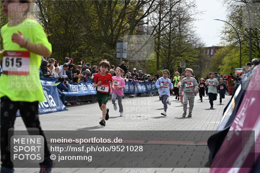 12.04.2026 - 45. Internationalen Wilhelmsburger Insellauf J. Mangold http://msf.ph/oto/9521028 12.04.2026 14:10:33 Ziel 1513, 909, 708, 615, 184, 187, 42, 706, 246, 243, 717, 724, 929 meine-sportfotos.de