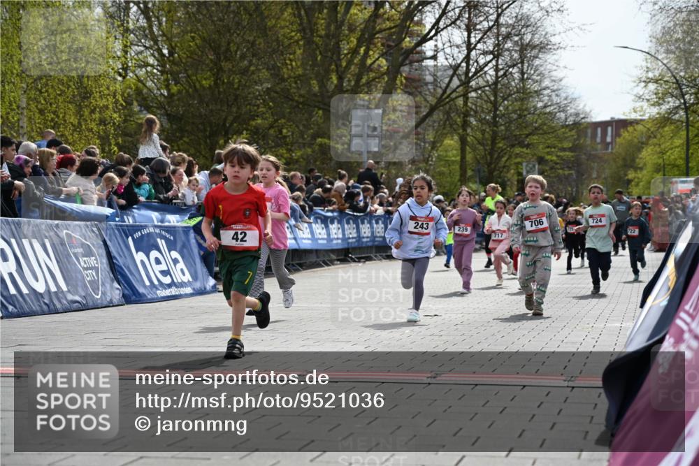 12.04.2026 - 45. Internationalen Wilhelmsburger Insellauf J. Mangold http://msf.ph/oto/9521036 12.04.2026 14:10:33 Ziel 1513, 909, 708, 615, 184, 187, 42, 706, 246, 243, 717, 724, 929 meine-sportfotos.de