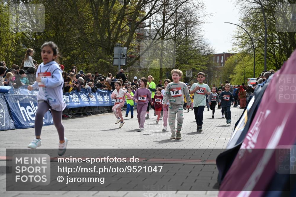 12.04.2026 - 45. Internationalen Wilhelmsburger Insellauf J. Mangold http://msf.ph/oto/9521047 12.04.2026 14:10:35 Ziel 708, 615, 184, 187, 42, 706, 246, 243, 717, 724, 929, 722, 239, 704, 725, 1521 meine-sportfotos.de