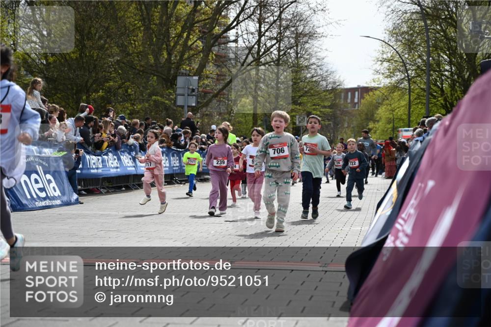 12.04.2026 - 45. Internationalen Wilhelmsburger Insellauf J. Mangold http://msf.ph/oto/9521051 12.04.2026 14:10:35 Ziel 708, 615, 184, 187, 42, 706, 246, 243, 717, 724, 929, 722, 239, 704, 725, 1521 meine-sportfotos.de