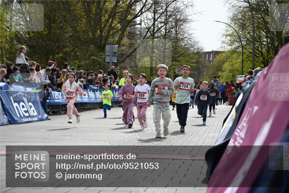 12.04.2026 - 45. Internationalen Wilhelmsburger Insellauf J. Mangold http://msf.ph/oto/9521053 12.04.2026 14:10:35 Ziel 708, 615, 184, 187, 42, 706, 246, 243, 717, 724, 929, 722, 239, 704, 725, 1521 meine-sportfotos.de