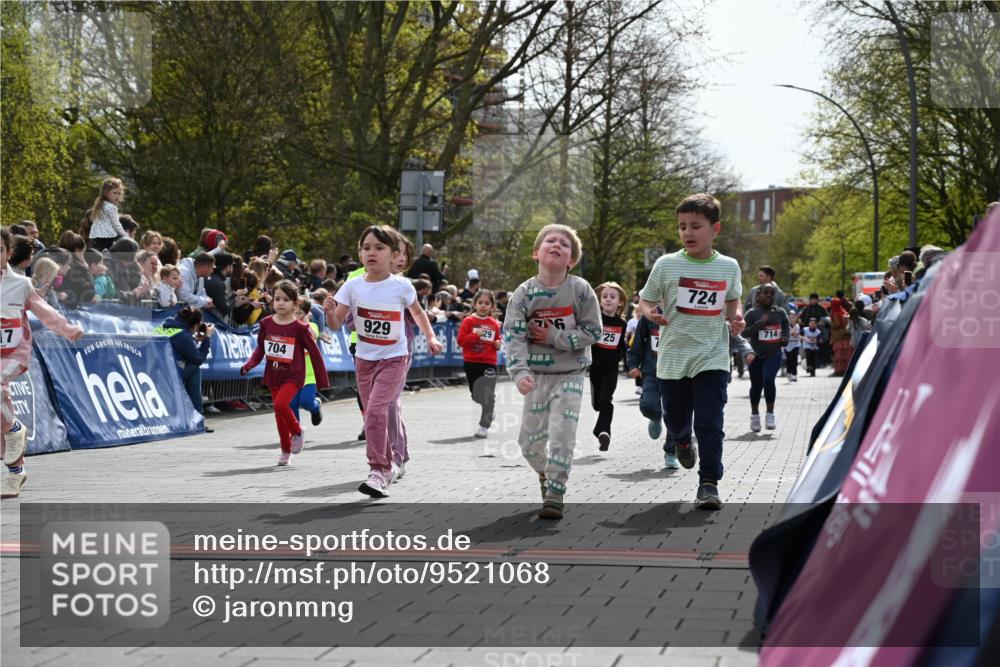 12.04.2026 - 45. Internationalen Wilhelmsburger Insellauf J. Mangold http://msf.ph/oto/9521068 12.04.2026 14:10:37 Ziel 42, 706, 246, 243, 717, 724, 929, 722, 239, 704, 725, 1521, 714, 726, 229 meine-sportfotos.de