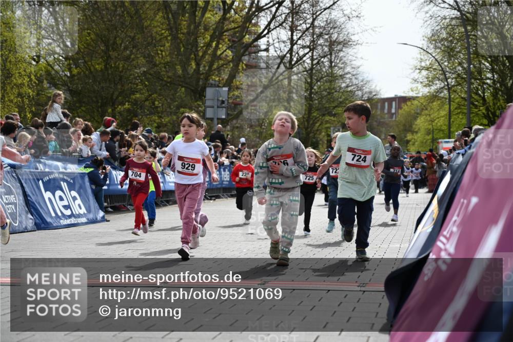 12.04.2026 - 45. Internationalen Wilhelmsburger Insellauf J. Mangold http://msf.ph/oto/9521069 12.04.2026 14:10:37 Ziel 42, 706, 246, 243, 717, 724, 929, 722, 239, 704, 725, 1521, 714, 726, 229 meine-sportfotos.de