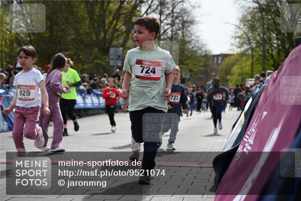 12.04.2026 - 45. Internationalen Wilhelmsburger Insellauf J. Mangold http://msf.ph/oto/9521074 12.04.2026 14:10:38 Ziel 42, 706, 246, 243, 717, 724, 929, 722, 239, 704, 725, 1521, 714, 726, 229 meine-sportfotos.de