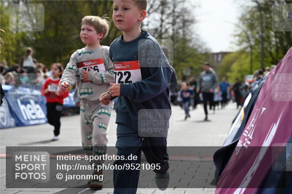 12.04.2026 - 45. Internationalen Wilhelmsburger Insellauf J. Mangold http://msf.ph/oto/9521095 12.04.2026 14:10:40 Ziel 717, 724, 929, 722, 239, 704, 725, 1521, 714, 726, 229, 553, 204, 705, 645 meine-sportfotos.de