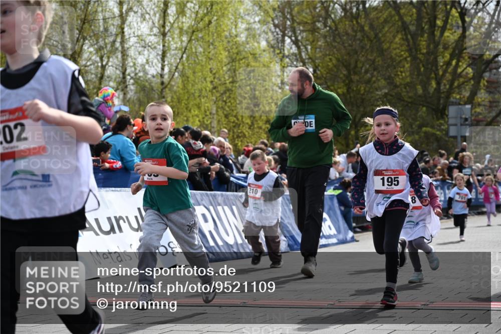 12.04.2026 - 45. Internationalen Wilhelmsburger Insellauf J. Mangold http://msf.ph/oto/9521109 12.04.2026 14:10:48 Ziel 705, 645, 910, 613, 789, 202, 709, 195, 912, 188, 430, 210, 701, 699, 703 meine-sportfotos.de
