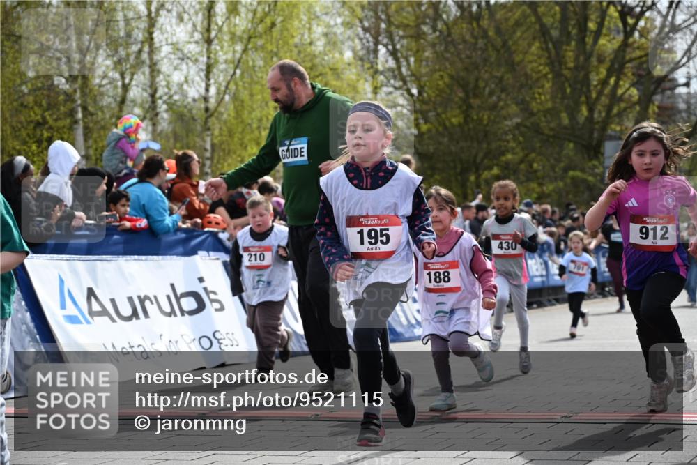 12.04.2026 - 45. Internationalen Wilhelmsburger Insellauf J. Mangold http://msf.ph/oto/9521115 12.04.2026 14:10:48 Ziel 705, 645, 910, 613, 789, 202, 709, 195, 912, 188, 430, 210, 701, 699, 703 meine-sportfotos.de