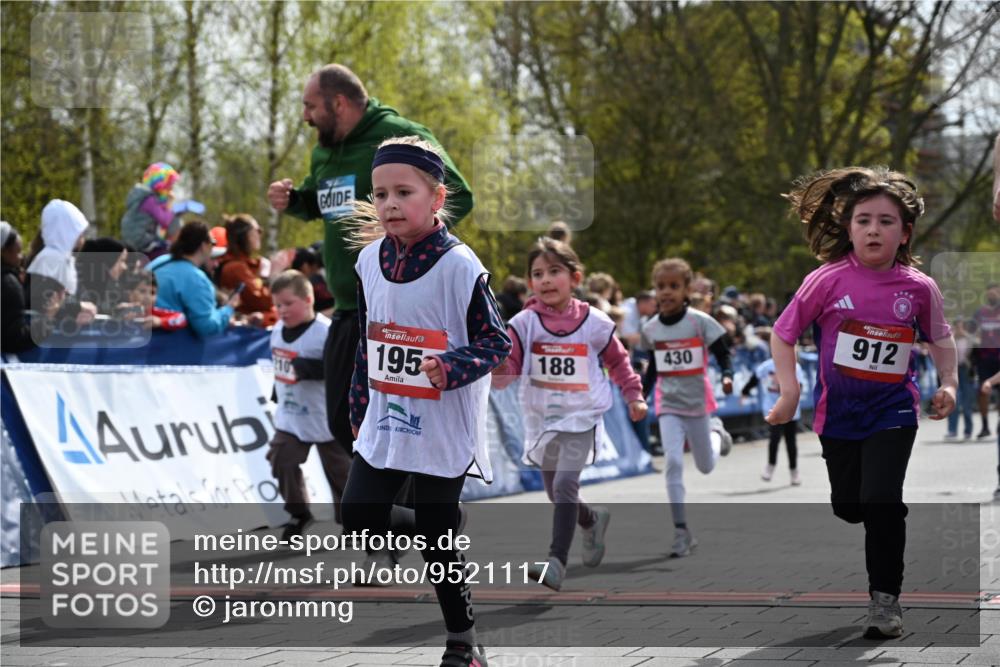 12.04.2026 - 45. Internationalen Wilhelmsburger Insellauf J. Mangold http://msf.ph/oto/9521117 12.04.2026 14:10:48 Ziel 705, 645, 910, 613, 789, 202, 709, 195, 912, 188, 430, 210, 701, 699, 703 meine-sportfotos.de