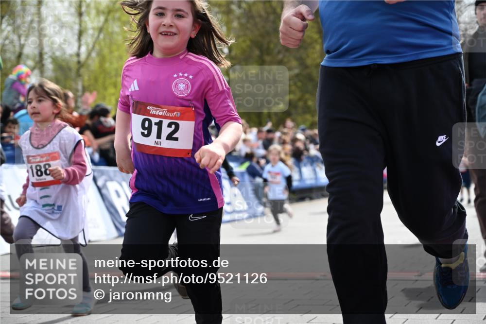 12.04.2026 - 45. Internationalen Wilhelmsburger Insellauf J. Mangold http://msf.ph/oto/9521126 12.04.2026 14:10:49 Ziel 910, 613, 789, 202, 709, 195, 912, 188, 430, 210, 701, 699, 703 meine-sportfotos.de