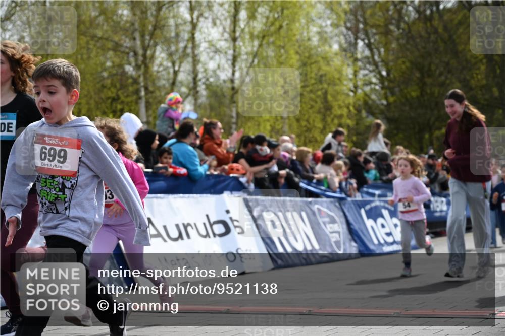 12.04.2026 - 45. Internationalen Wilhelmsburger Insellauf J. Mangold http://msf.ph/oto/9521138 12.04.2026 14:10:53 Ziel 430, 210, 701, 699, 703, 54, 147, 112, 643, 1514 meine-sportfotos.de