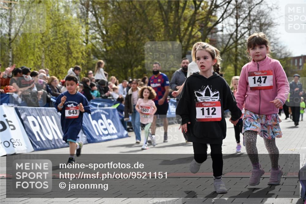 12.04.2026 - 45. Internationalen Wilhelmsburger Insellauf J. Mangold http://msf.ph/oto/9521151 12.04.2026 14:10:55 Ziel 701, 699, 703, 54, 147, 112, 643, 1514, 1526 meine-sportfotos.de