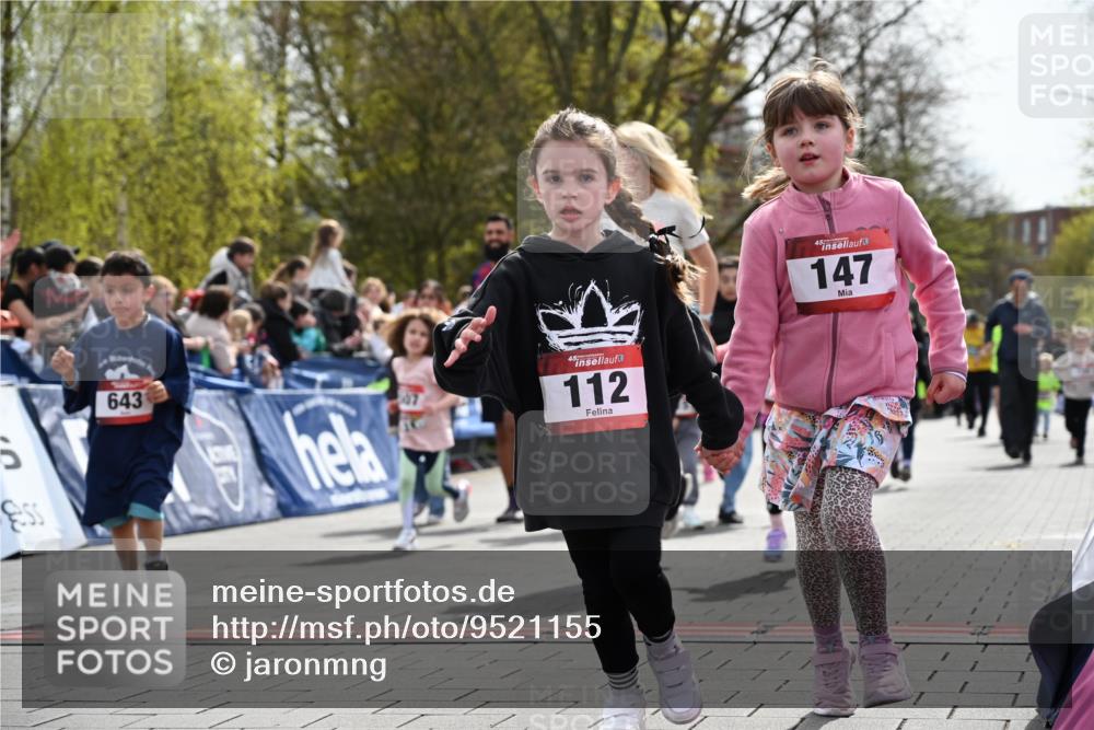 12.04.2026 - 45. Internationalen Wilhelmsburger Insellauf J. Mangold http://msf.ph/oto/9521155 12.04.2026 14:10:55 Ziel 701, 699, 703, 54, 147, 112, 643, 1514, 1526 meine-sportfotos.de