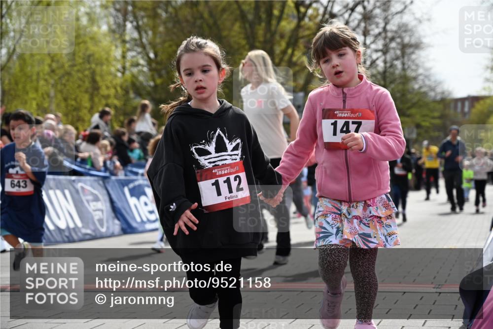 12.04.2026 - 45. Internationalen Wilhelmsburger Insellauf J. Mangold http://msf.ph/oto/9521158 12.04.2026 14:10:56 Ziel 699, 703, 54, 147, 112, 643, 1514, 1526, 700, 707 meine-sportfotos.de