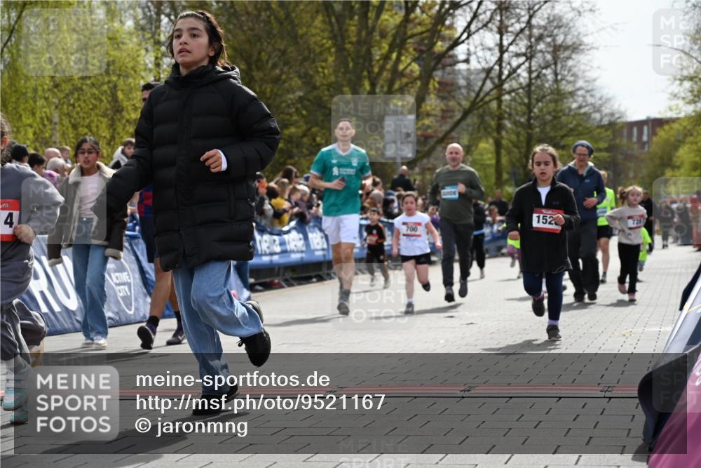 12.04.2026 - 45. Internationalen Wilhelmsburger Insellauf J. Mangold http://msf.ph/oto/9521167 12.04.2026 14:10:58 Ziel 54, 147, 112, 643, 1514, 1526, 700, 707, 727, 57, 728 meine-sportfotos.de