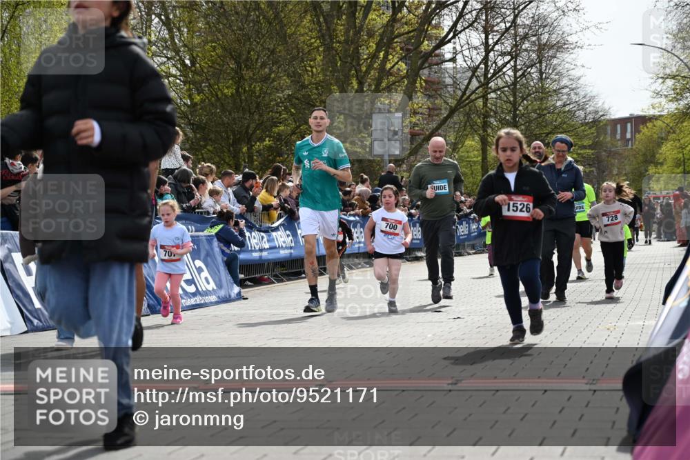 12.04.2026 - 45. Internationalen Wilhelmsburger Insellauf J. Mangold http://msf.ph/oto/9521171 12.04.2026 14:10:58 Ziel 54, 147, 112, 643, 1514, 1526, 700, 707, 727, 57, 728 meine-sportfotos.de