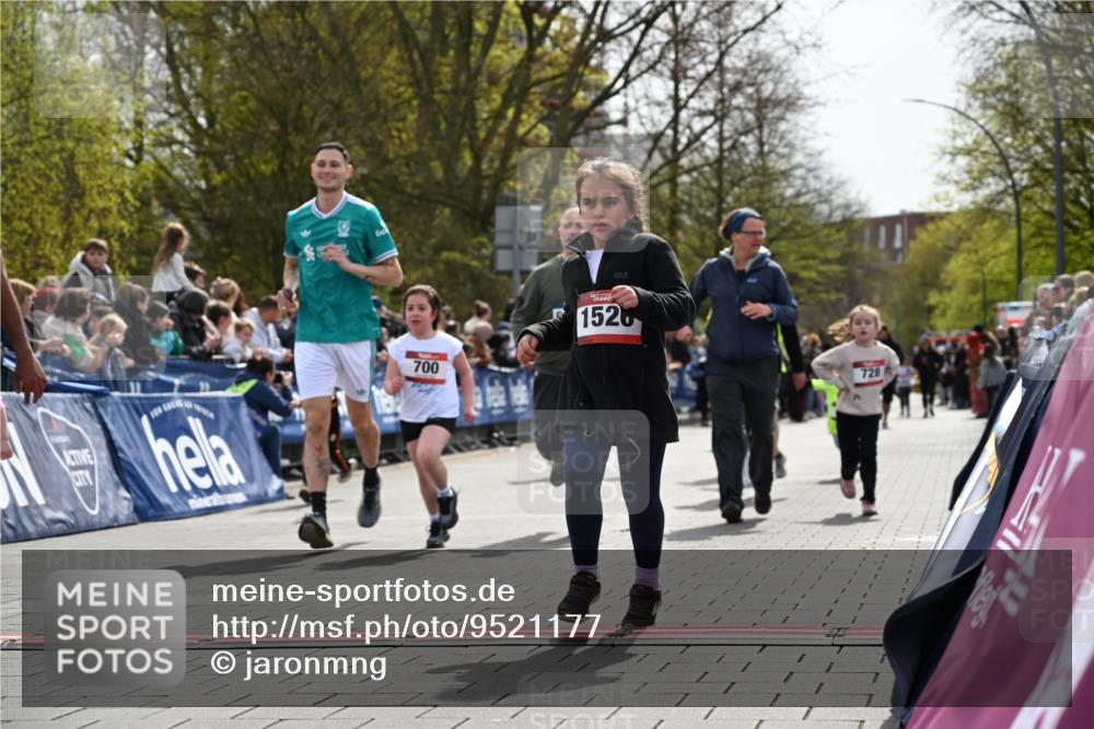 12.04.2026 - 45. Internationalen Wilhelmsburger Insellauf J. Mangold http://msf.ph/oto/9521177 12.04.2026 14:10:59 Ziel 643, 1514, 1526, 700, 707, 727, 57, 728 meine-sportfotos.de