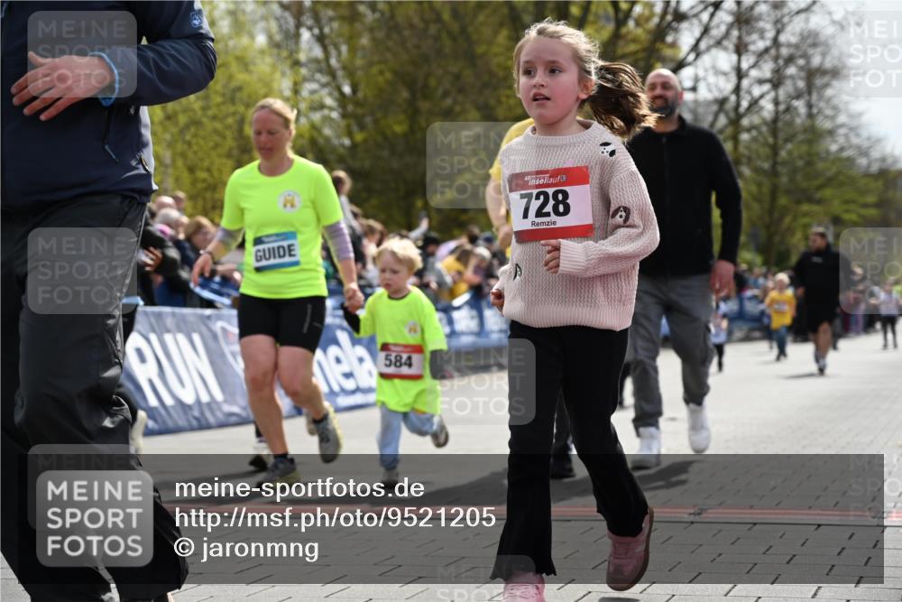 12.04.2026 - 45. Internationalen Wilhelmsburger Insellauf J. Mangold http://msf.ph/oto/9521205 12.04.2026 14:11:04 Ziel 700, 707, 727, 57, 728, 584, 568, 914 meine-sportfotos.de
