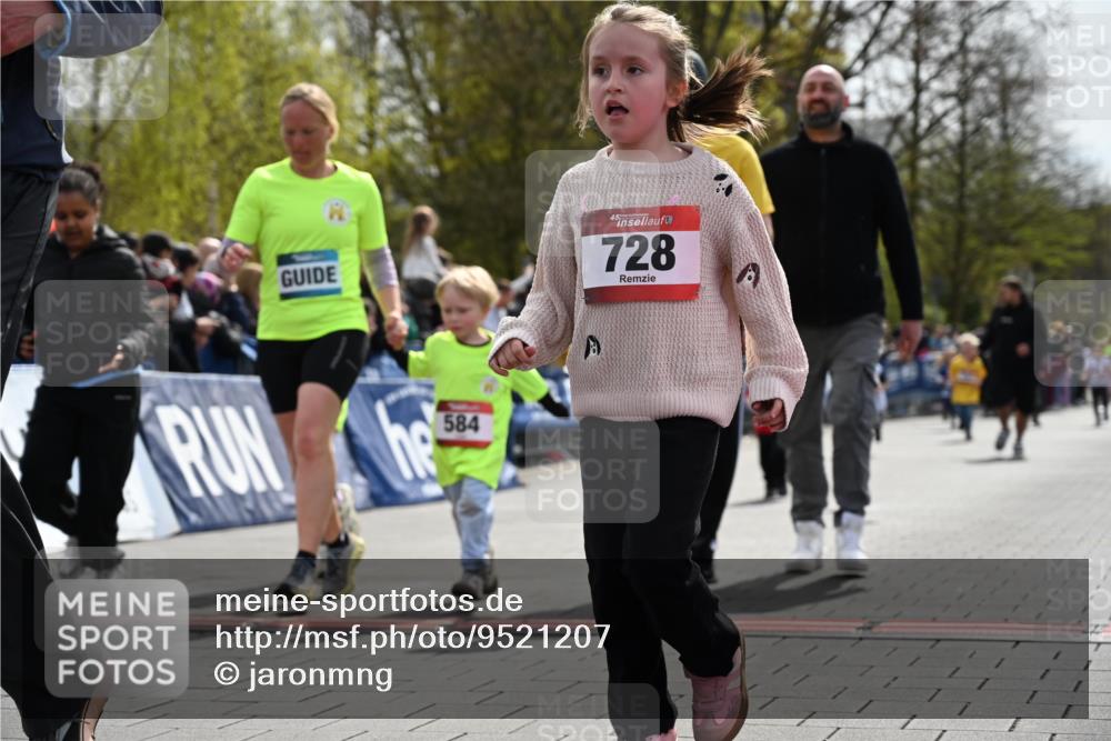 12.04.2026 - 45. Internationalen Wilhelmsburger Insellauf J. Mangold http://msf.ph/oto/9521207 12.04.2026 14:11:04 Ziel 700, 707, 727, 57, 728, 584, 568, 914 meine-sportfotos.de