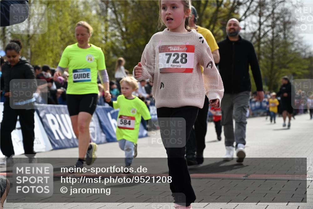 12.04.2026 - 45. Internationalen Wilhelmsburger Insellauf J. Mangold http://msf.ph/oto/9521208 12.04.2026 14:11:04 Ziel 700, 707, 727, 57, 728, 584, 568, 914 meine-sportfotos.de
