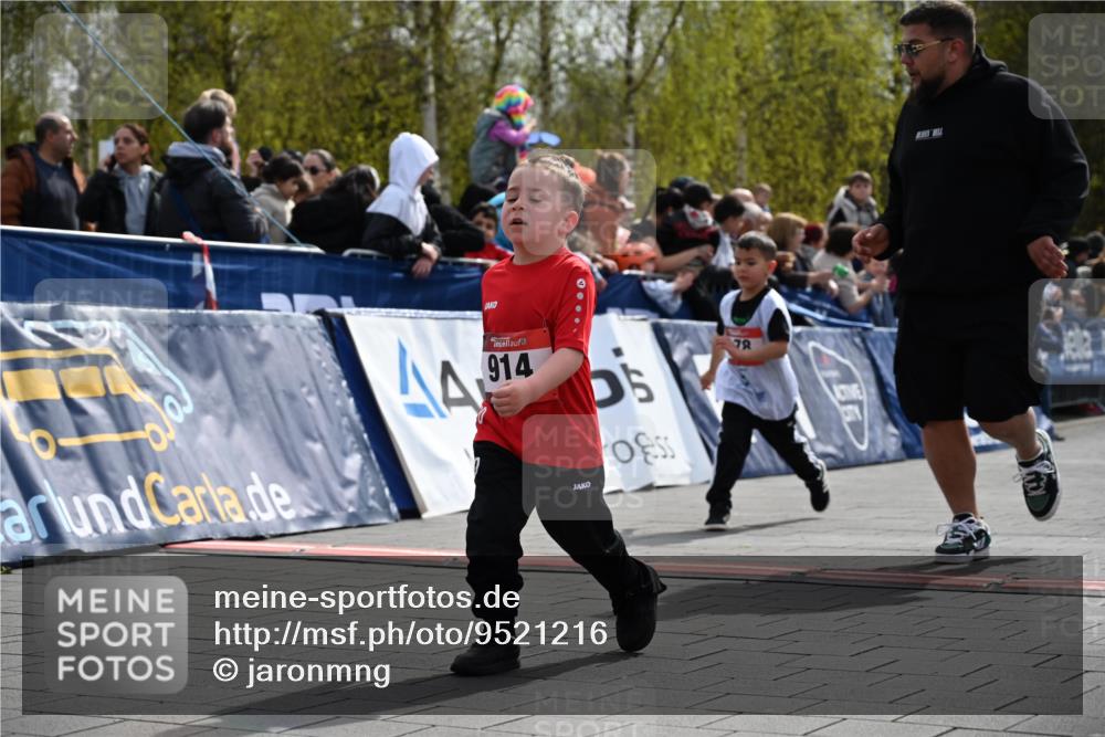 12.04.2026 - 45. Internationalen Wilhelmsburger Insellauf J. Mangold http://msf.ph/oto/9521216 12.04.2026 14:11:09 Ziel 914, 178, 630, 43 meine-sportfotos.de