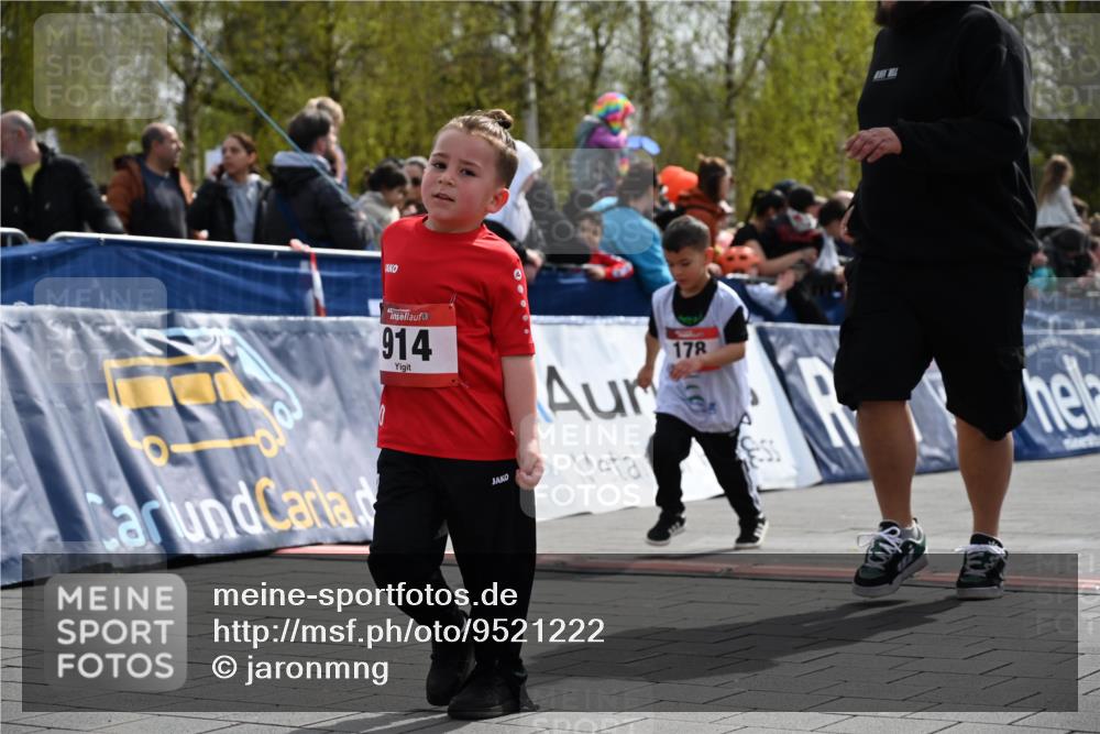 12.04.2026 - 45. Internationalen Wilhelmsburger Insellauf J. Mangold http://msf.ph/oto/9521222 12.04.2026 14:11:09 Ziel 914, 178, 630, 43 meine-sportfotos.de