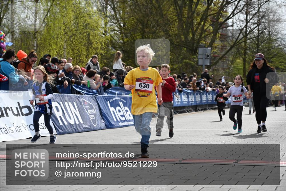12.04.2026 - 45. Internationalen Wilhelmsburger Insellauf J. Mangold http://msf.ph/oto/9521229 12.04.2026 14:11:12 Ziel 178, 630, 43, 954, 922 meine-sportfotos.de