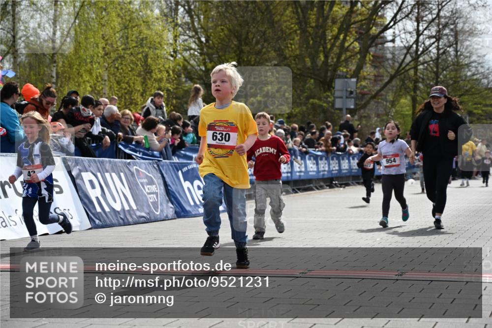 12.04.2026 - 45. Internationalen Wilhelmsburger Insellauf J. Mangold http://msf.ph/oto/9521231 12.04.2026 14:11:12 Ziel 178, 630, 43, 954, 922 meine-sportfotos.de