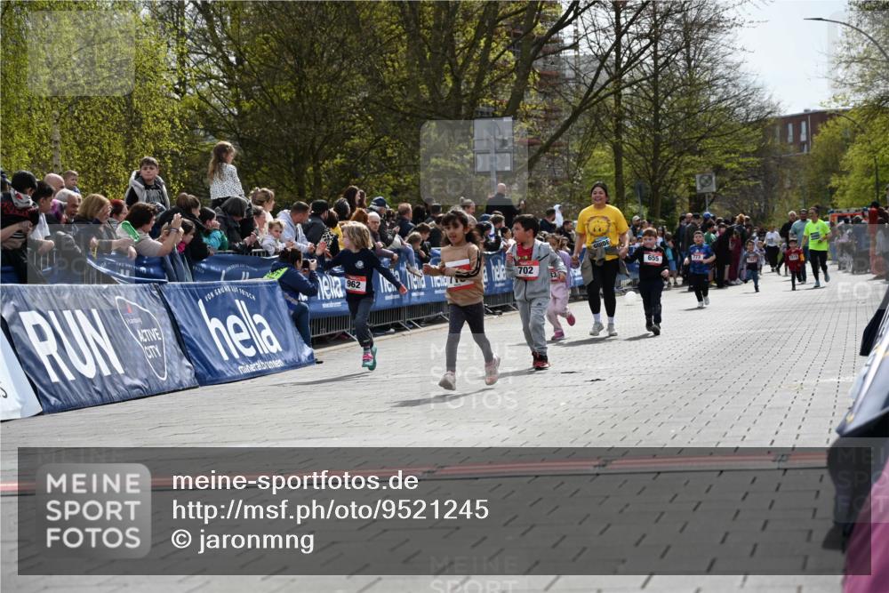 12.04.2026 - 45. Internationalen Wilhelmsburger Insellauf J. Mangold http://msf.ph/oto/9521245 12.04.2026 14:11:17 Ziel 954, 922, 718, 962, 702, 655 meine-sportfotos.de