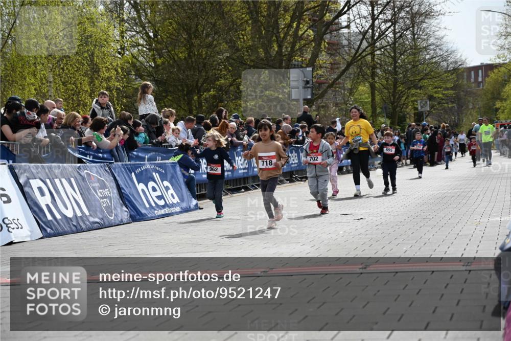 12.04.2026 - 45. Internationalen Wilhelmsburger Insellauf J. Mangold http://msf.ph/oto/9521247 12.04.2026 14:11:17 Ziel 954, 922, 718, 962, 702, 655 meine-sportfotos.de