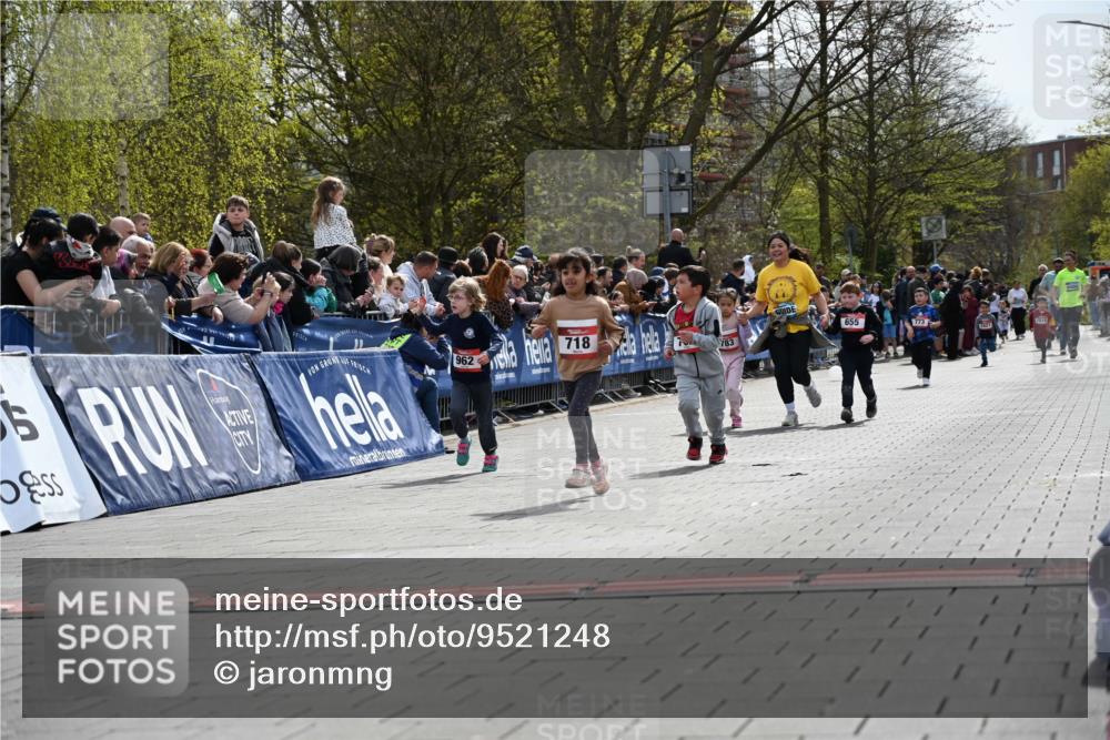 12.04.2026 - 45. Internationalen Wilhelmsburger Insellauf J. Mangold http://msf.ph/oto/9521248 12.04.2026 14:11:17 Ziel 954, 922, 718, 962, 702, 655 meine-sportfotos.de