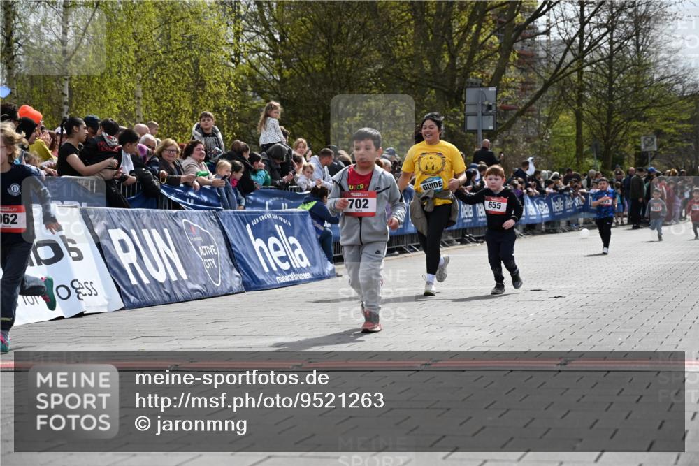 12.04.2026 - 45. Internationalen Wilhelmsburger Insellauf J. Mangold http://msf.ph/oto/9521263 12.04.2026 14:11:19 Ziel 922, 718, 962, 702, 655, 783 meine-sportfotos.de
