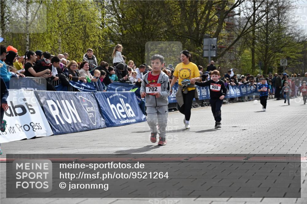 12.04.2026 - 45. Internationalen Wilhelmsburger Insellauf J. Mangold http://msf.ph/oto/9521264 12.04.2026 14:11:19 Ziel 922, 718, 962, 702, 655, 783 meine-sportfotos.de