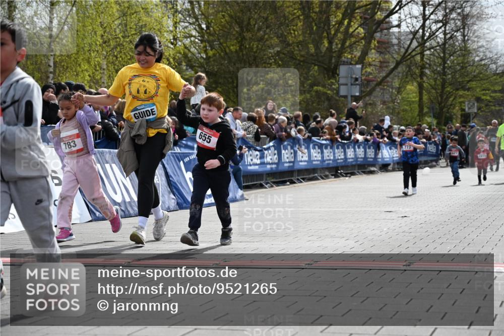 12.04.2026 - 45. Internationalen Wilhelmsburger Insellauf J. Mangold http://msf.ph/oto/9521265 12.04.2026 14:11:21 Ziel 718, 962, 702, 655, 783 meine-sportfotos.de