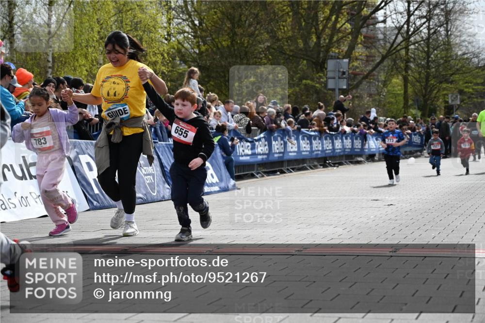 12.04.2026 - 45. Internationalen Wilhelmsburger Insellauf J. Mangold http://msf.ph/oto/9521267 12.04.2026 14:11:22 Ziel 718, 962, 702, 655, 783 meine-sportfotos.de