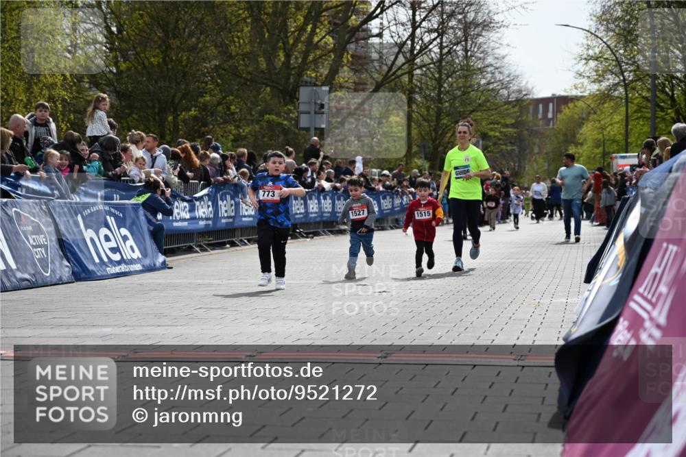 12.04.2026 - 45. Internationalen Wilhelmsburger Insellauf J. Mangold http://msf.ph/oto/9521272 12.04.2026 14:11:24 Ziel 702, 655, 783, 773, 1527, 1515 meine-sportfotos.de