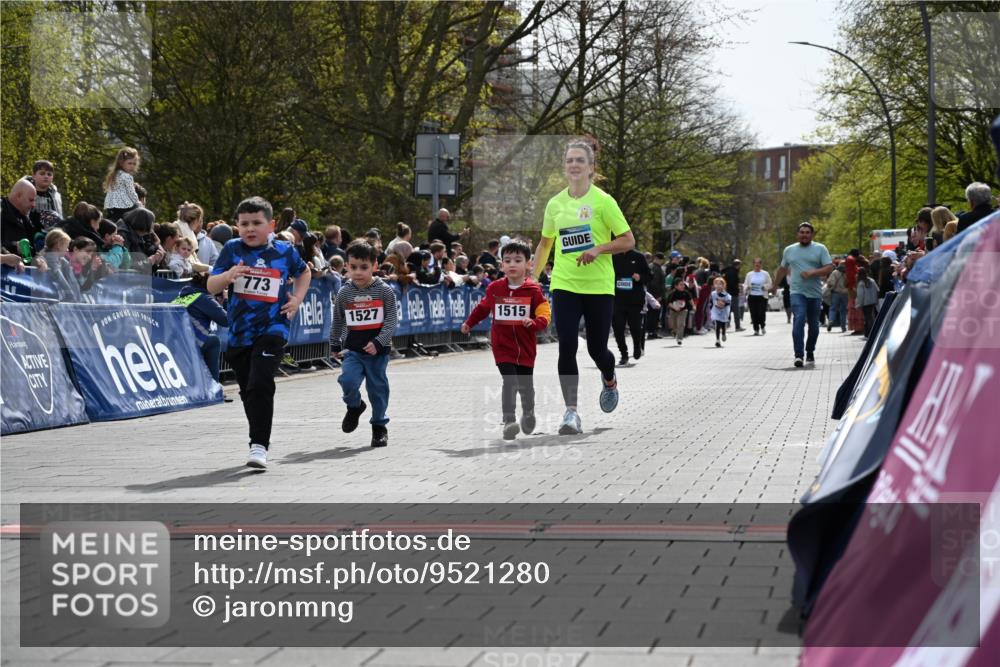 12.04.2026 - 45. Internationalen Wilhelmsburger Insellauf J. Mangold http://msf.ph/oto/9521280 12.04.2026 14:11:26 Ziel 783, 773, 1527, 1515 meine-sportfotos.de