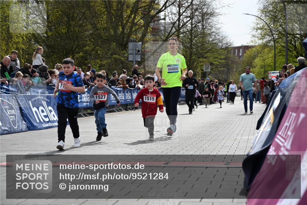12.04.2026 - 45. Internationalen Wilhelmsburger Insellauf J. Mangold http://msf.ph/oto/9521284 12.04.2026 14:11:26 Ziel 783, 773, 1527, 1515 meine-sportfotos.de