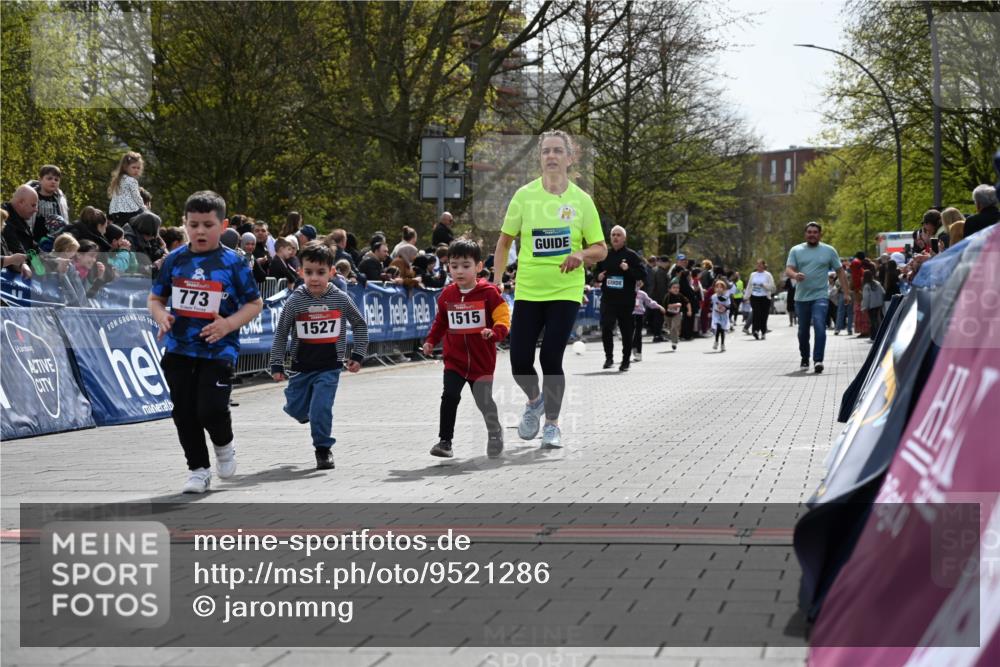 12.04.2026 - 45. Internationalen Wilhelmsburger Insellauf J. Mangold http://msf.ph/oto/9521286 12.04.2026 14:11:26 Ziel 783, 773, 1527, 1515 meine-sportfotos.de