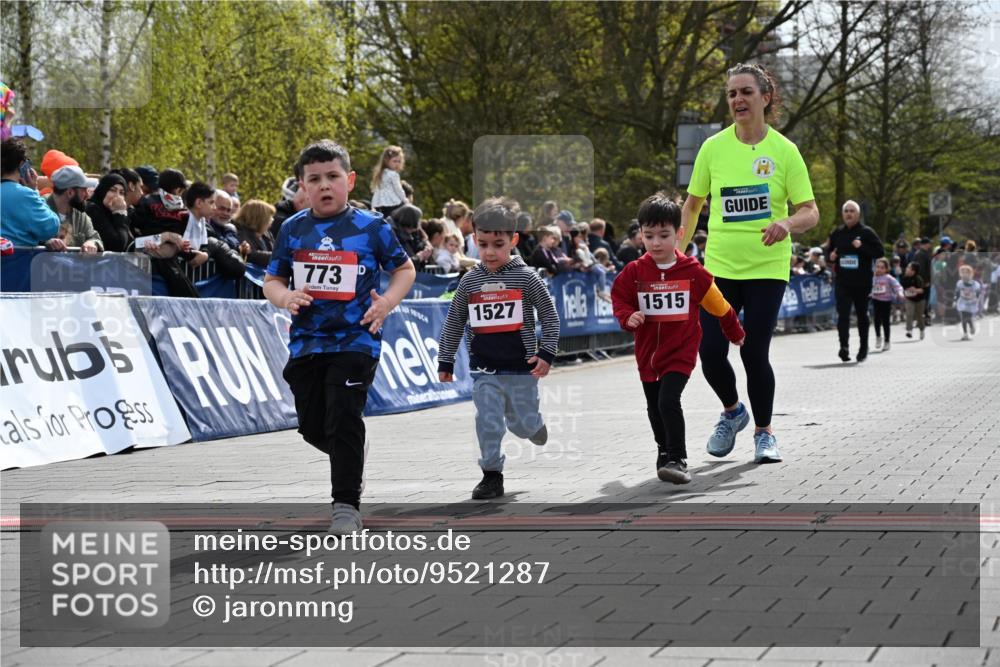 12.04.2026 - 45. Internationalen Wilhelmsburger Insellauf J. Mangold http://msf.ph/oto/9521287 12.04.2026 14:11:27 Ziel 773, 1527, 1515 meine-sportfotos.de