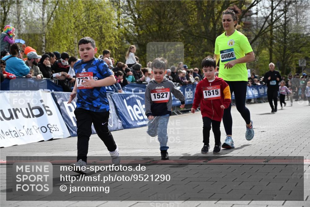 12.04.2026 - 45. Internationalen Wilhelmsburger Insellauf J. Mangold http://msf.ph/oto/9521290 12.04.2026 14:11:28 Ziel 773, 1527, 1515 meine-sportfotos.de