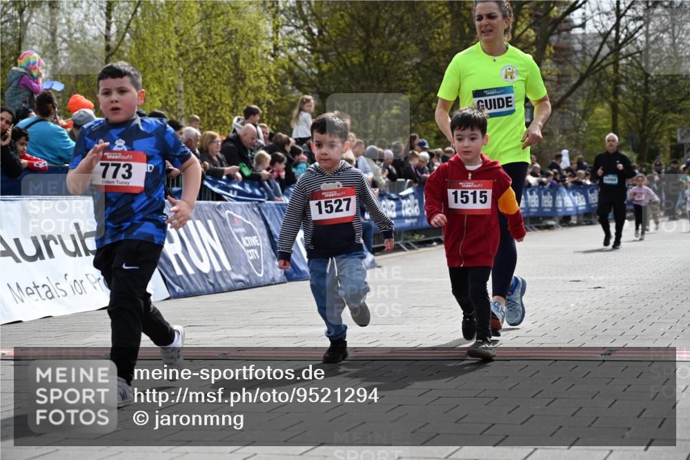 12.04.2026 - 45. Internationalen Wilhelmsburger Insellauf J. Mangold http://msf.ph/oto/9521294 12.04.2026 14:11:28 Ziel 773, 1527, 1515 meine-sportfotos.de