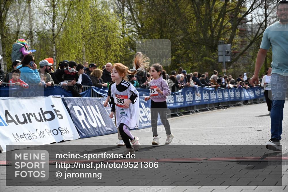 12.04.2026 - 45. Internationalen Wilhelmsburger Insellauf J. Mangold http://msf.ph/oto/9521306 12.04.2026 14:11:36 Ziel 185, 193, 179 meine-sportfotos.de