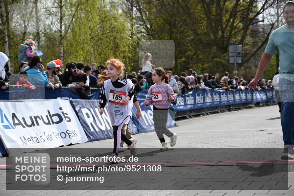 12.04.2026 - 45. Internationalen Wilhelmsburger Insellauf J. Mangold http://msf.ph/oto/9521308 12.04.2026 14:11:36 Ziel 185, 193, 179 meine-sportfotos.de