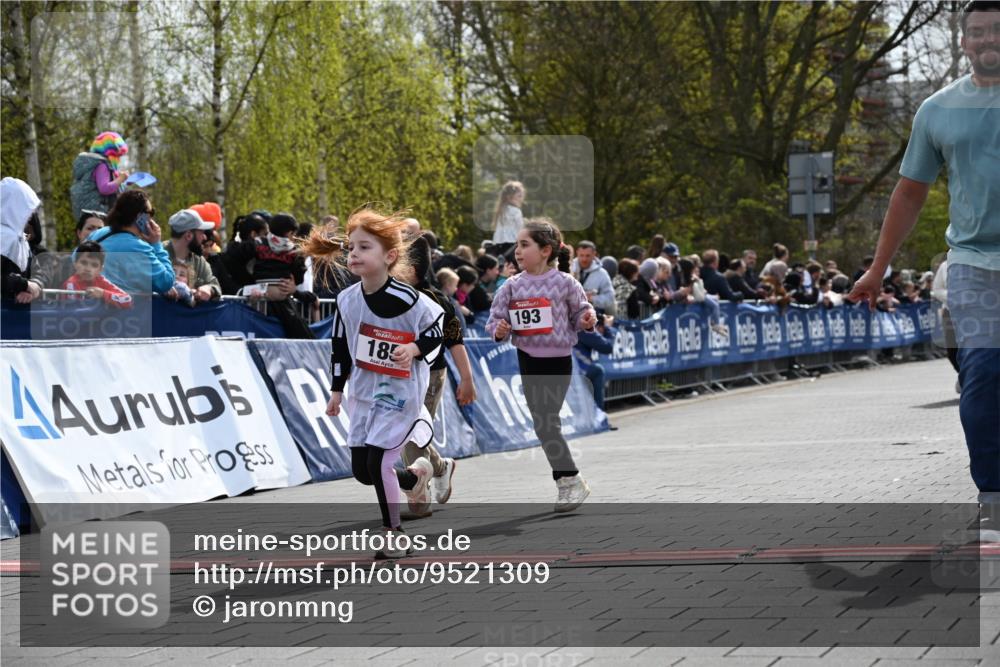 12.04.2026 - 45. Internationalen Wilhelmsburger Insellauf J. Mangold http://msf.ph/oto/9521309 12.04.2026 14:11:36 Ziel 185, 193, 179 meine-sportfotos.de